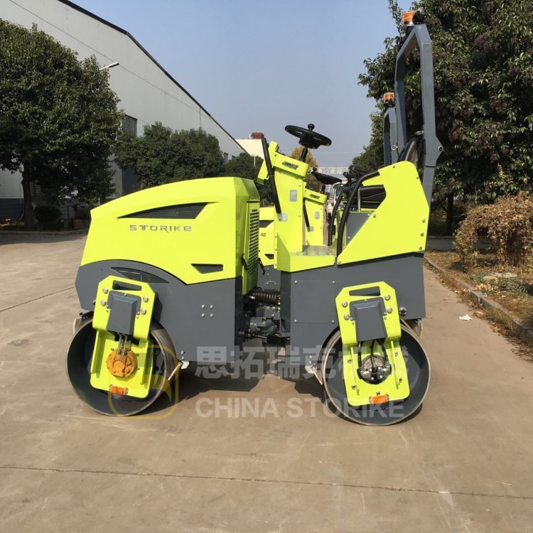 小型壓路機十字路口施工，瀝青路面的接縫有什么技巧處理